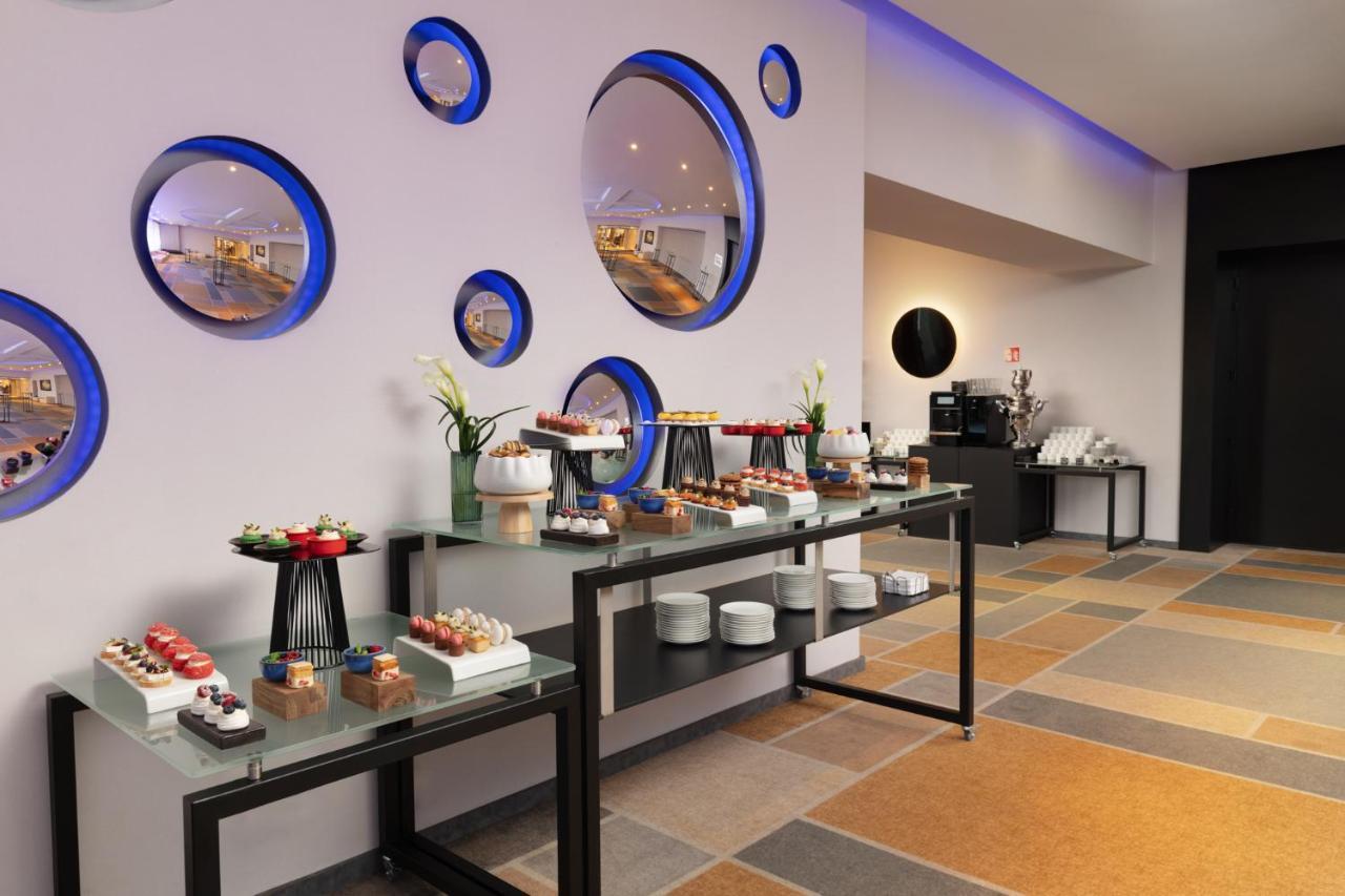 فندق سوفيتيل وارسو فيكتوريا المظهر الخارجي الصورة A buffet at a hotel