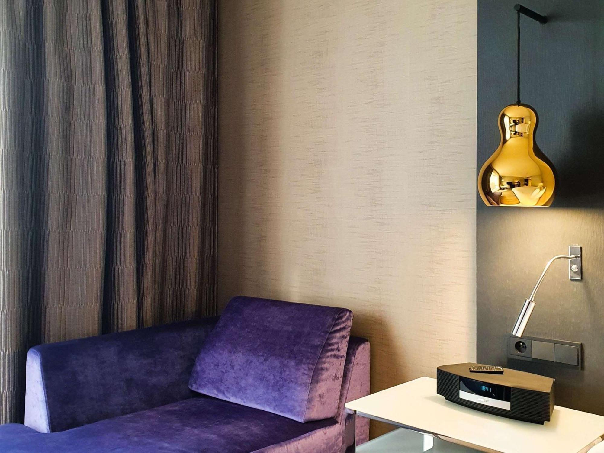 فندق سوفيتيل وارسو فيكتوريا المظهر الخارجي الصورة A wall-mounted light