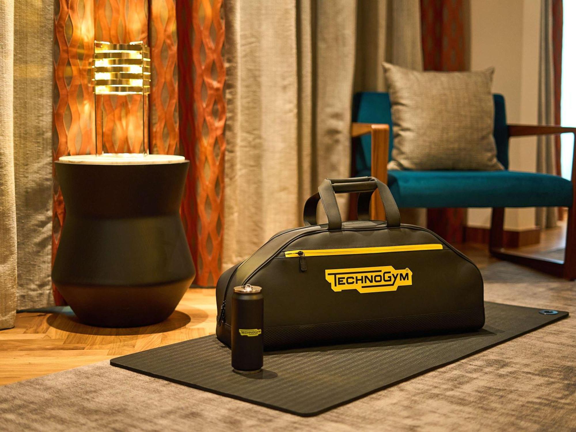 فندق سوفيتيل وارسو فيكتوريا المظهر الخارجي الصورة Technogym bag