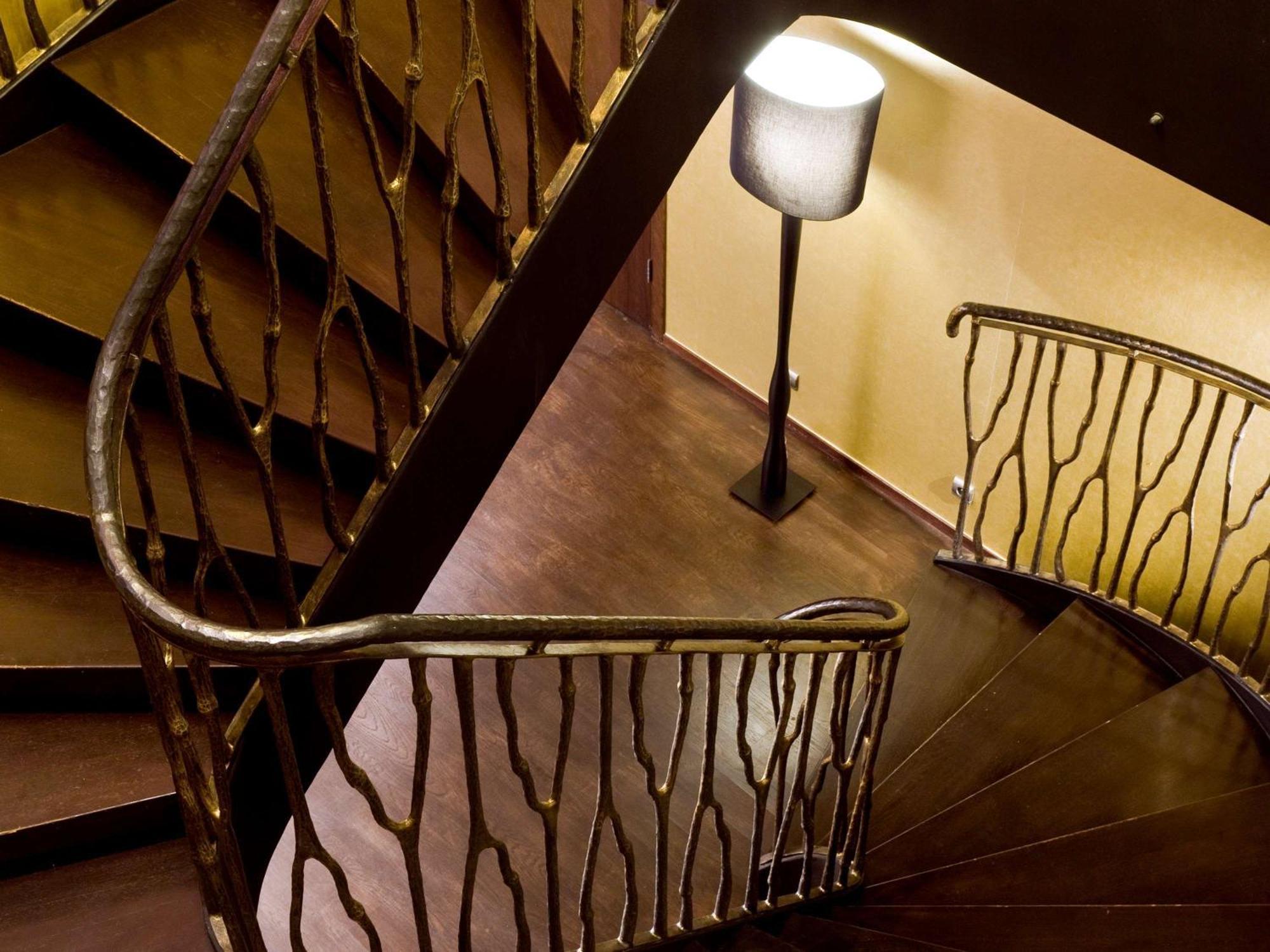 فندق سوفيتيل وارسو فيكتوريا المظهر الخارجي الصورة Spiral staircase