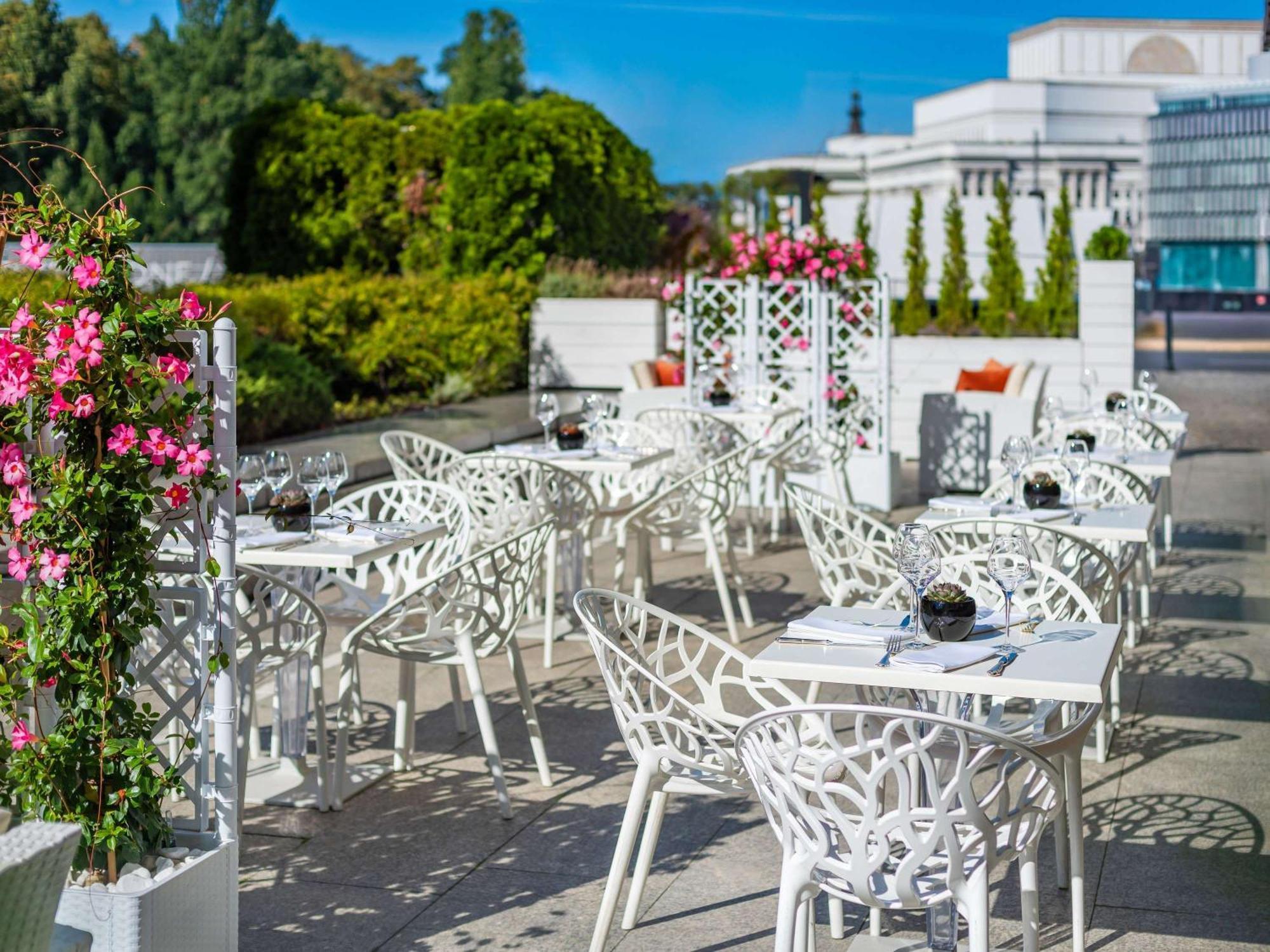 فندق سوفيتيل وارسو فيكتوريا المظهر الخارجي الصورة The Terrace at the Hotel