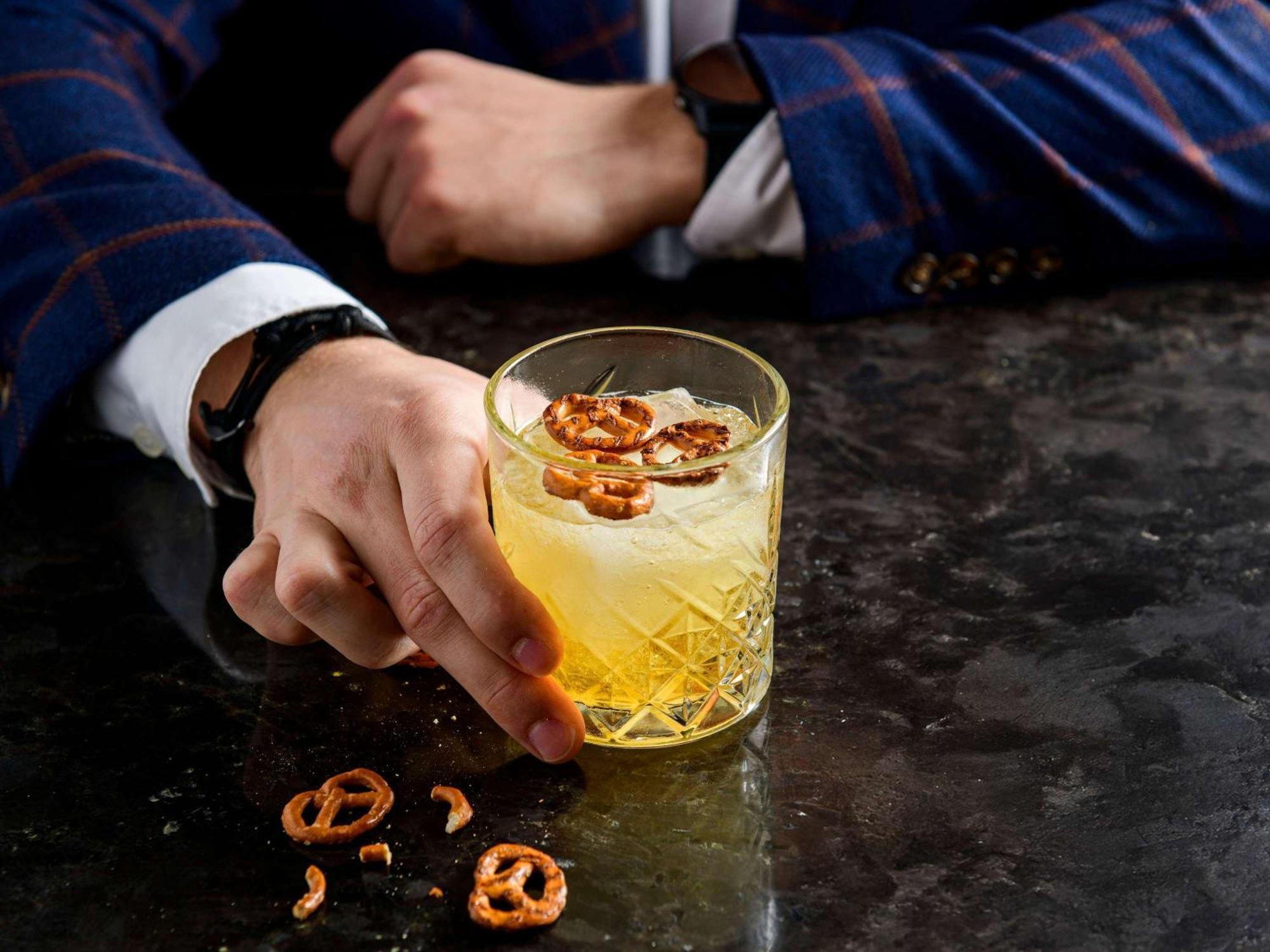 فندق سوفيتيل وارسو فيكتوريا المظهر الخارجي الصورة A glass of Old Fashioned